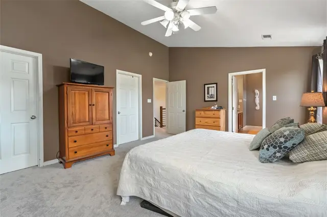 321 Village Dr gallery image 2