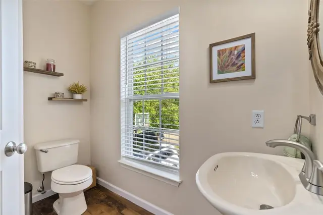 321 Village Dr gallery image 4