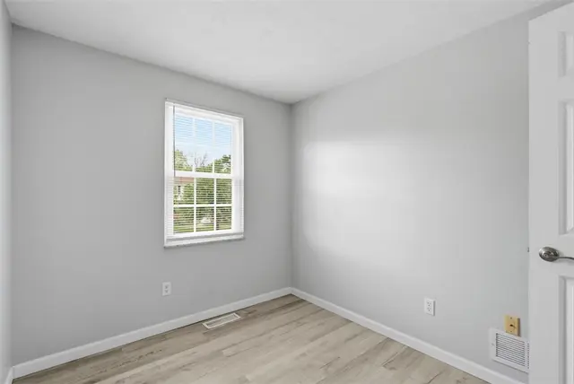 322 Bellford Ct gallery image 9