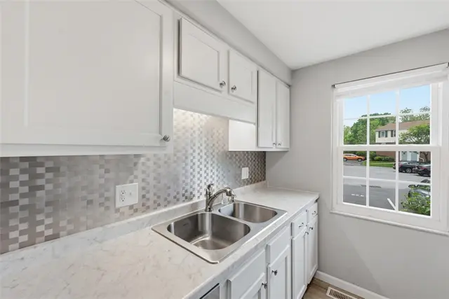 322 Bellford Ct gallery image 11
