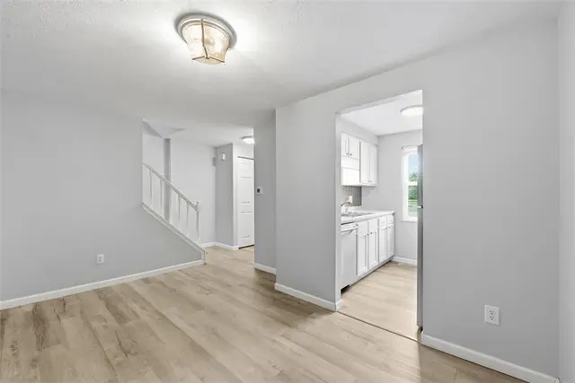 322 Bellford Ct gallery image 16