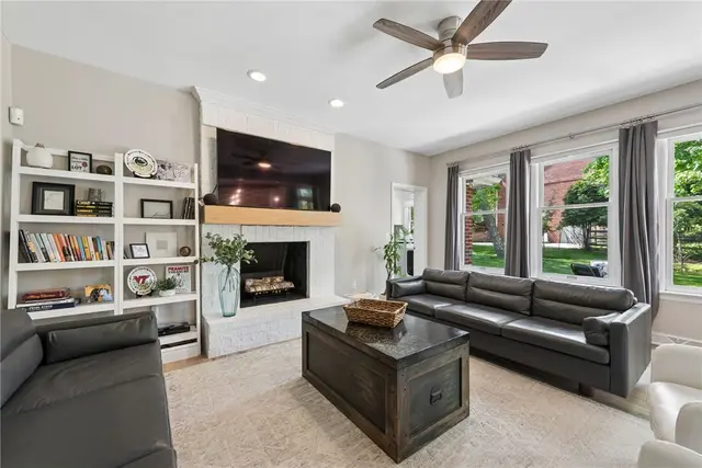 3224 Hampton Oaks Drive gallery image 10