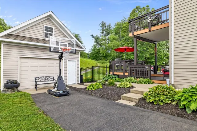 323 Eagle Drive gallery image 3
