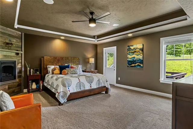 323 Eagle Drive gallery image 4