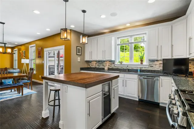 323 Eagle Drive gallery image 12