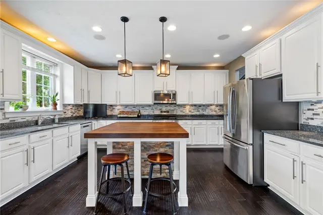 323 Eagle Drive gallery image 15