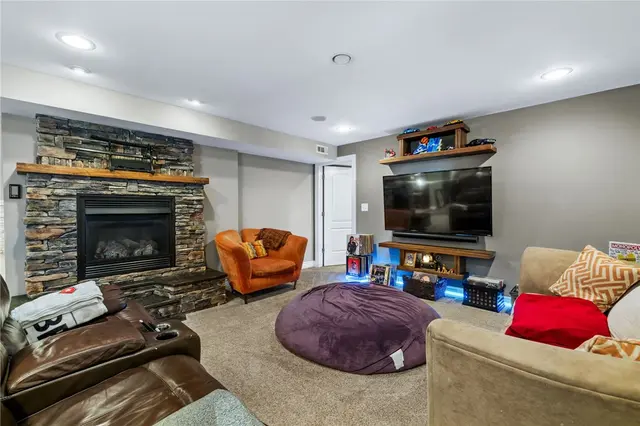 323 Eagle Drive gallery image 41