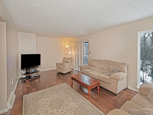 324 Central Dr gallery image 2