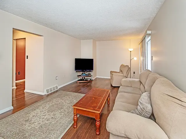 324 Central Dr gallery image 5