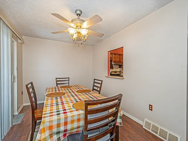 324 Central Dr gallery image 7