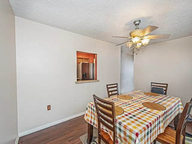 324 Central Dr gallery image 8
