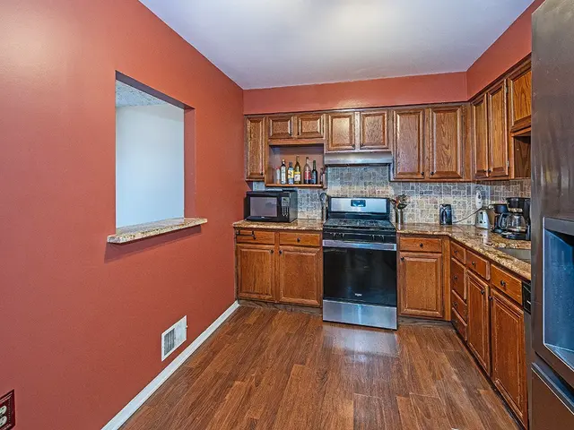 324 Central Dr gallery image 10
