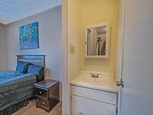 324 Central Dr gallery image 14