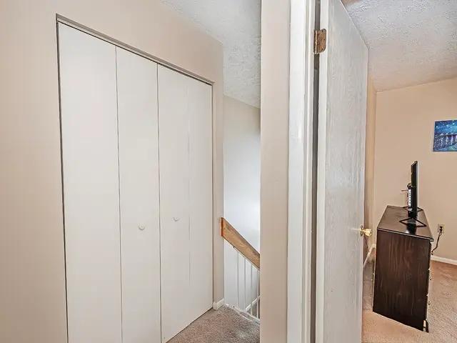 324 Central Dr gallery image 17