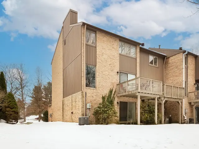 324 Central Dr gallery image 18