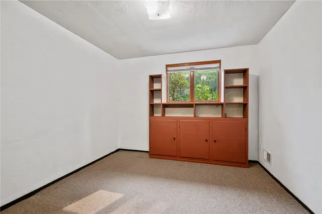 324 Haugh Dr gallery image 9