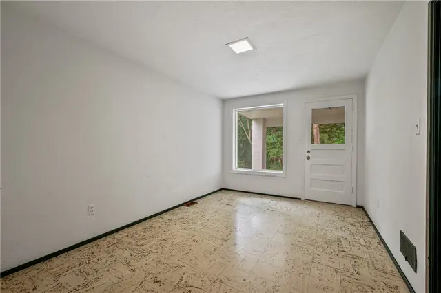 324 Haugh Dr gallery image 38