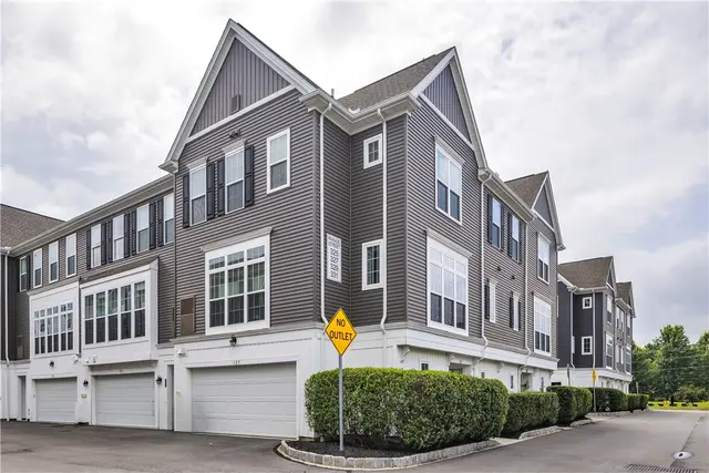 325 Parade St