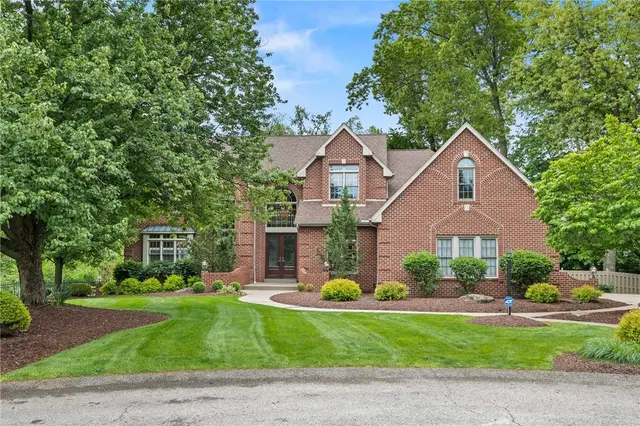 325 Tiffany Ct gallery image 2
