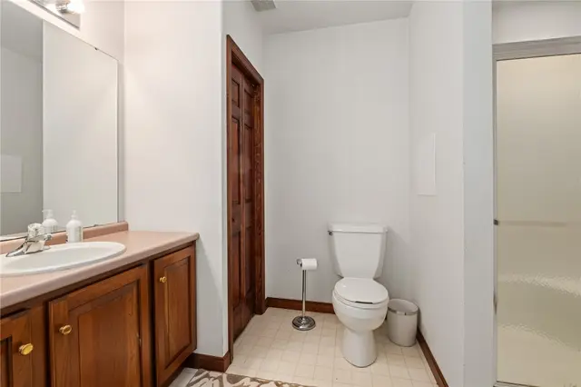 325 Tiffany Ct gallery image 4