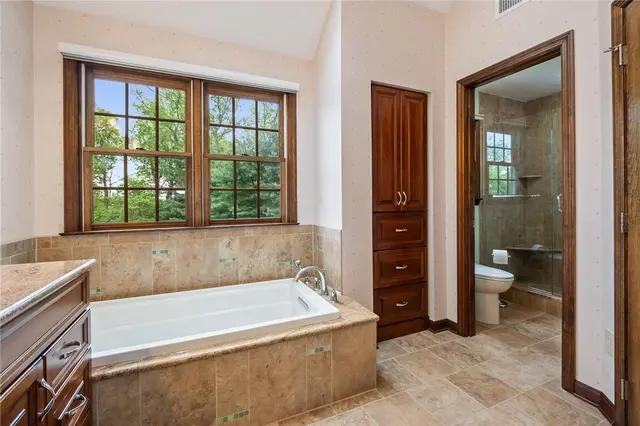 325 Tiffany Ct gallery image 9