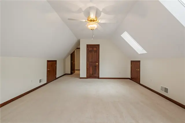 325 Tiffany Ct gallery image 12