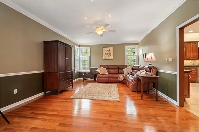 325 Tiffany Ct gallery image 13
