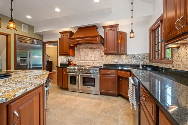 325 Tiffany Ct gallery image 14