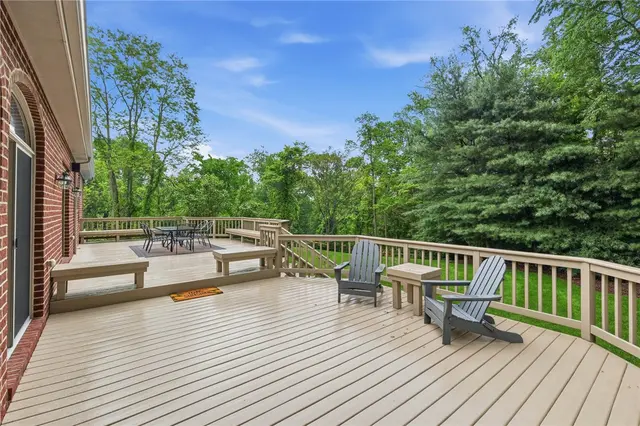 325 Tiffany Ct gallery image 15