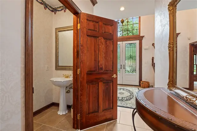 325 Tiffany Ct gallery image 17