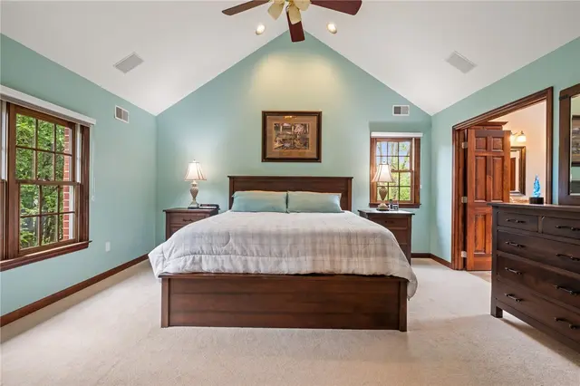 325 Tiffany Ct gallery image 18
