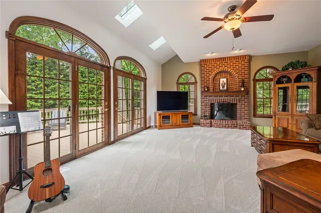 325 Tiffany Ct gallery image 25