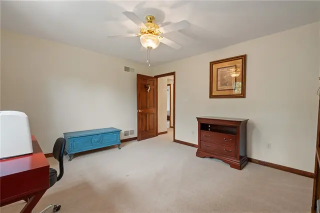 325 Tiffany Ct gallery image 29