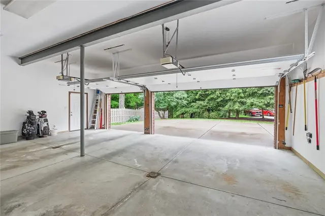 325 Tiffany Ct gallery image 31