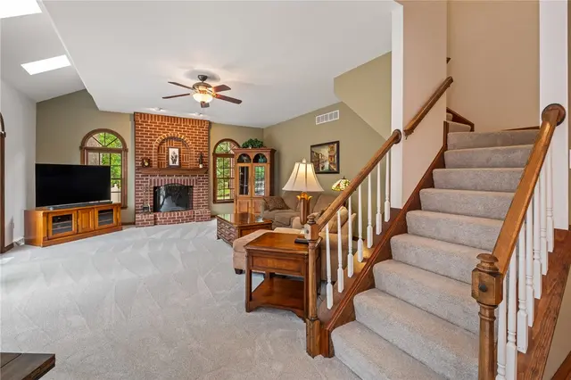 325 Tiffany Ct gallery image 32