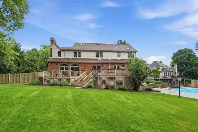 325 Tiffany Ct gallery image 34