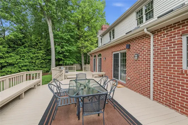 325 Tiffany Ct gallery image 36