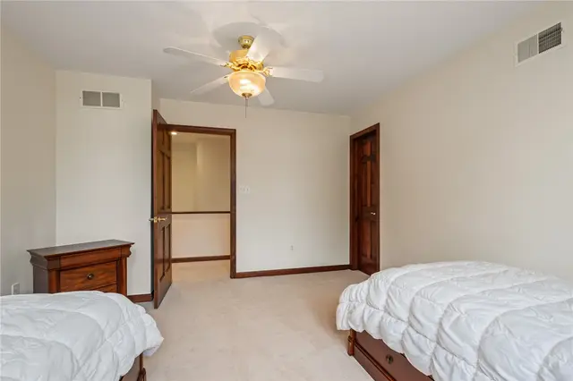 325 Tiffany Ct gallery image 44