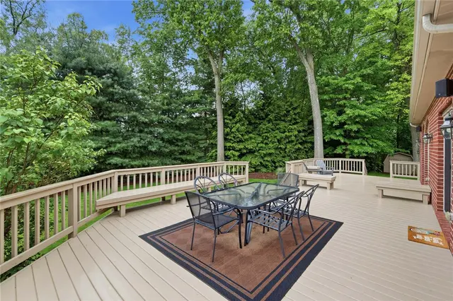 325 Tiffany Ct gallery image 45
