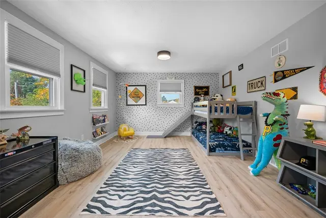3255 E Hardies Rd gallery image 2