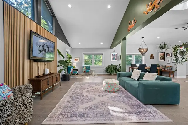 3255 E Hardies Rd gallery image 5