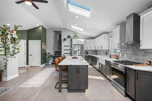 3255 E Hardies Rd gallery image 6