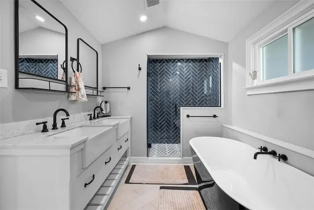 3255 E Hardies Rd gallery image 8