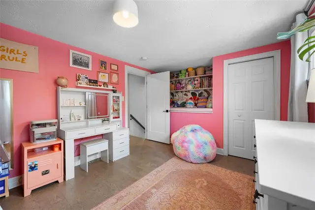 3255 E Hardies Rd gallery image 9