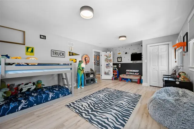 3255 E Hardies Rd gallery image 30