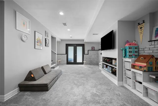 3255 E Hardies Rd gallery image 31