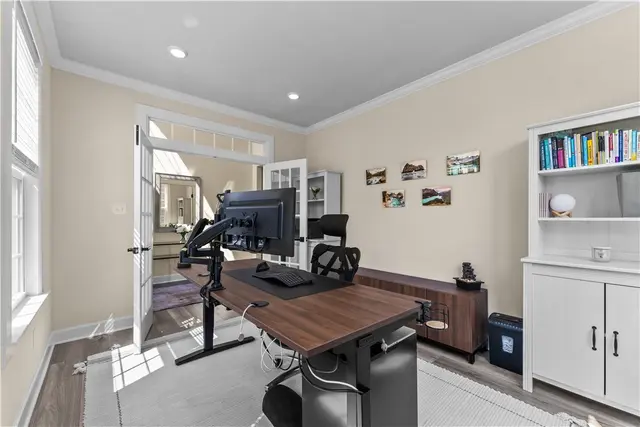 327 Crest Lane gallery image 22