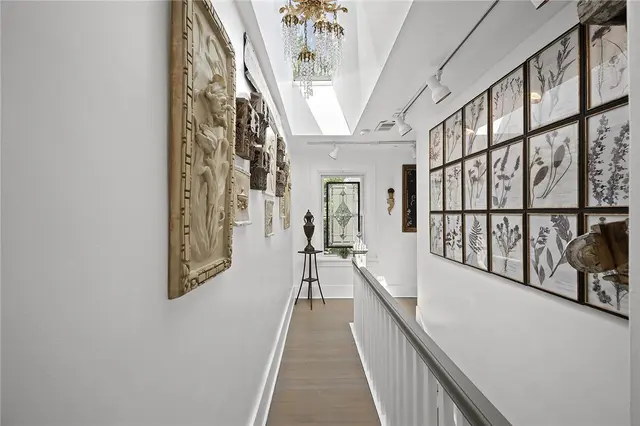 327 McCready Way gallery image 3