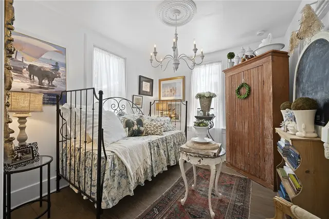 327 McCready Way gallery image 7