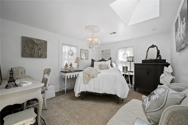 327 McCready Way gallery image 9